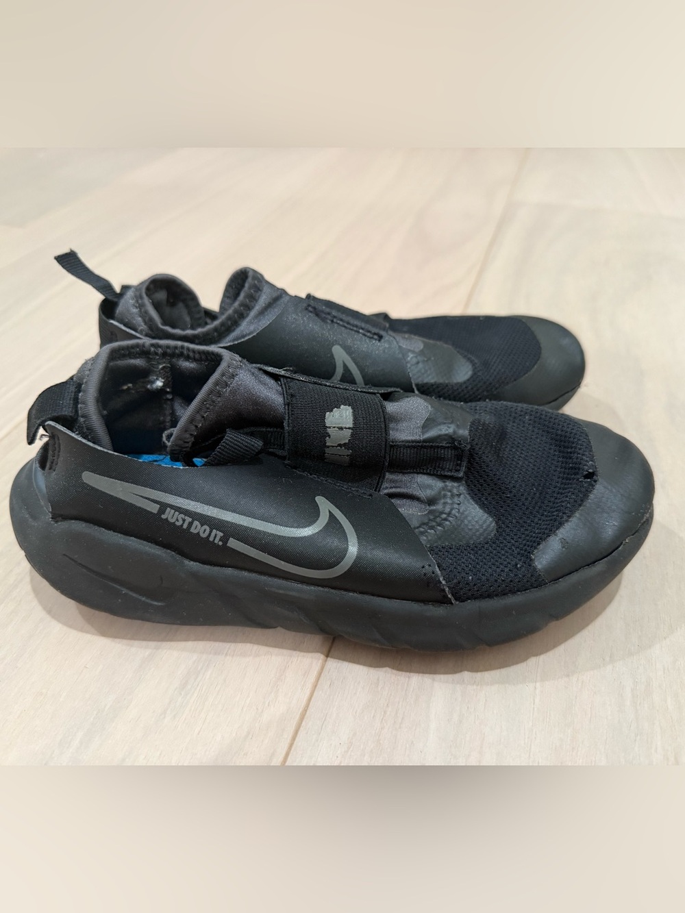 Nike Flex Runner 2 Triple Black Slip-On Sneakers Youth Size 2Y